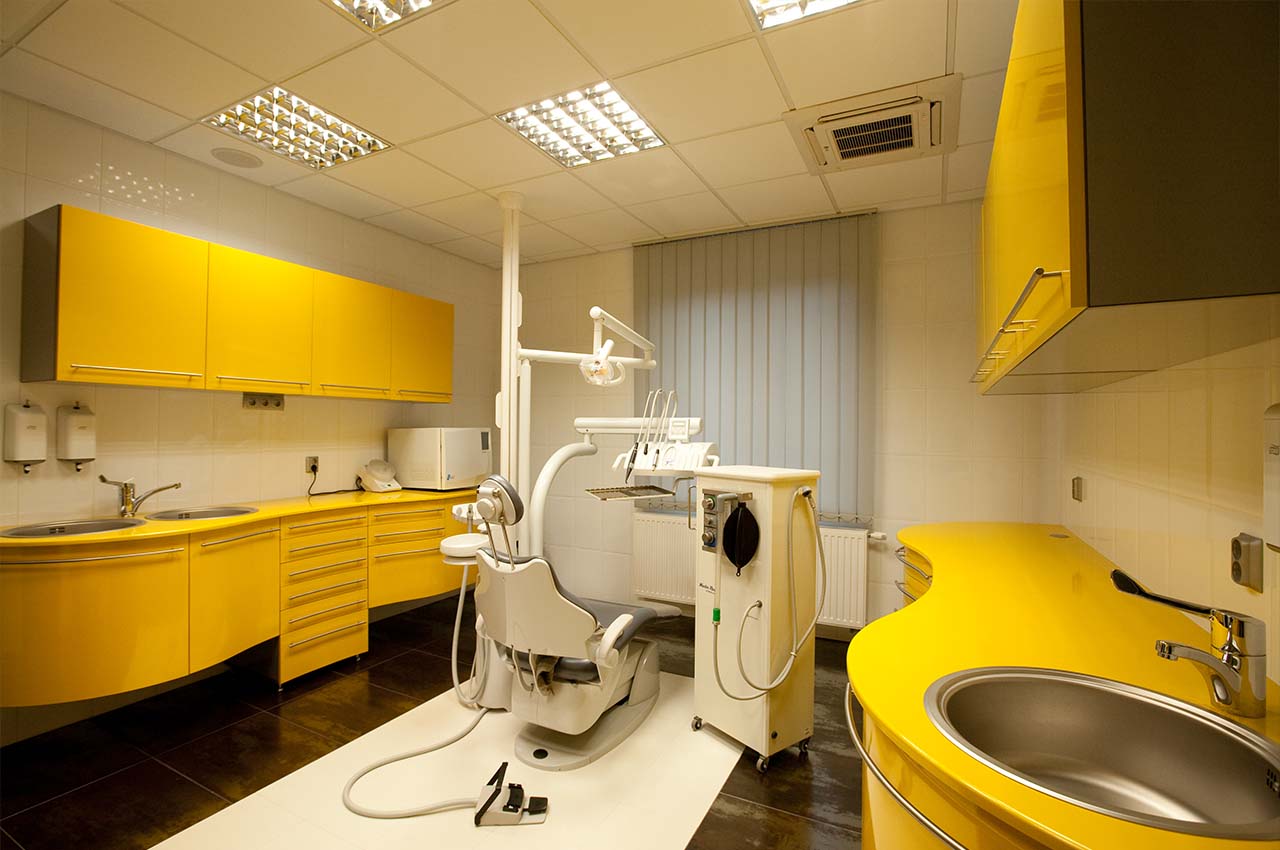 Dental treatment room at Perfect Smile Dental Implant Center Hungary